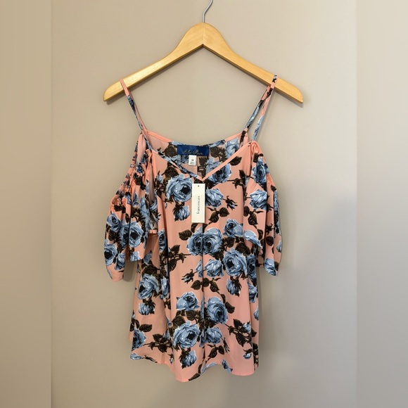 Francesca's Collections Tops - NWTs Francescas Women's Floral Cold Shoulder Dress Size M Knee Length Casual